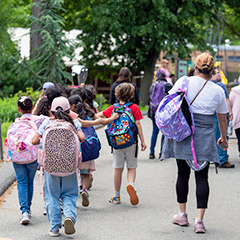school children walking through the zoo